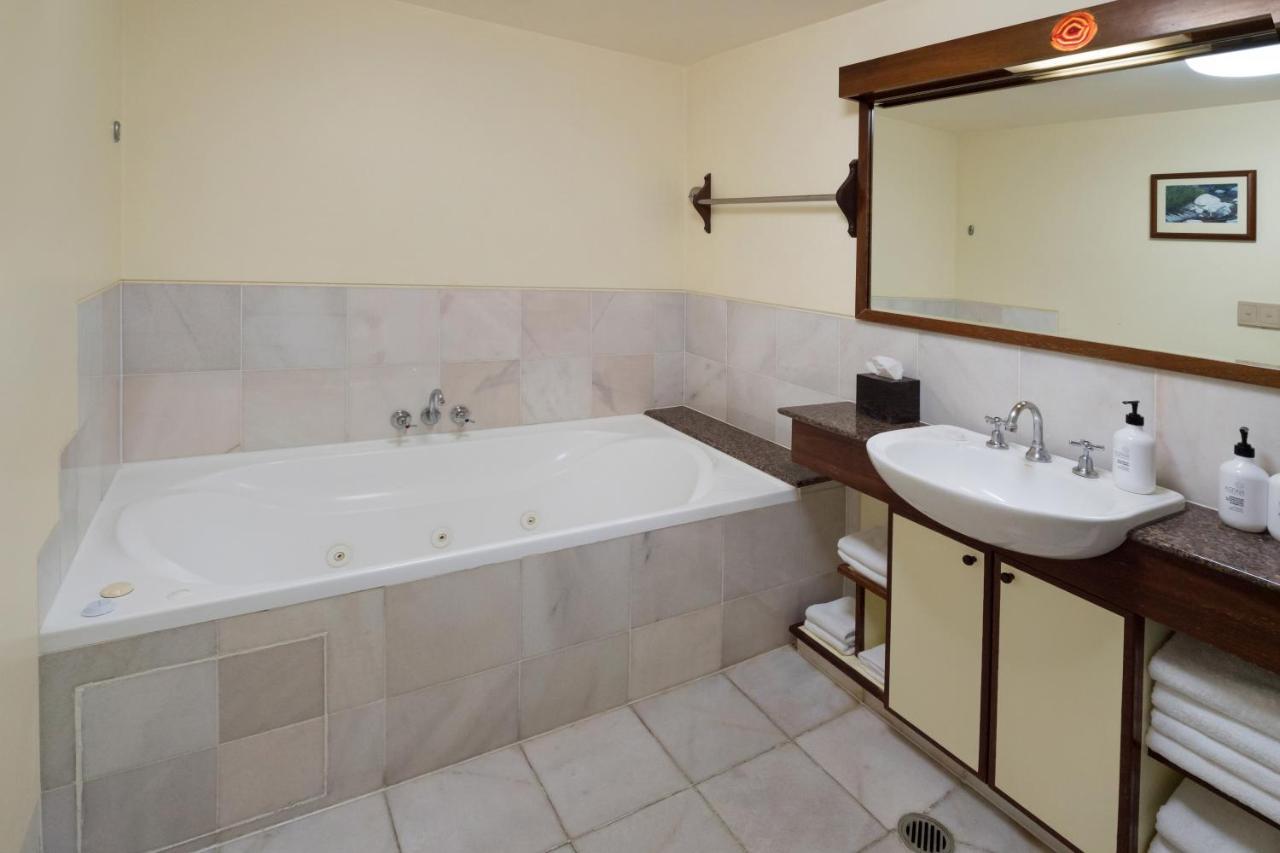 Beach Hotel Resort Байрън Бей Екстериор снимка
