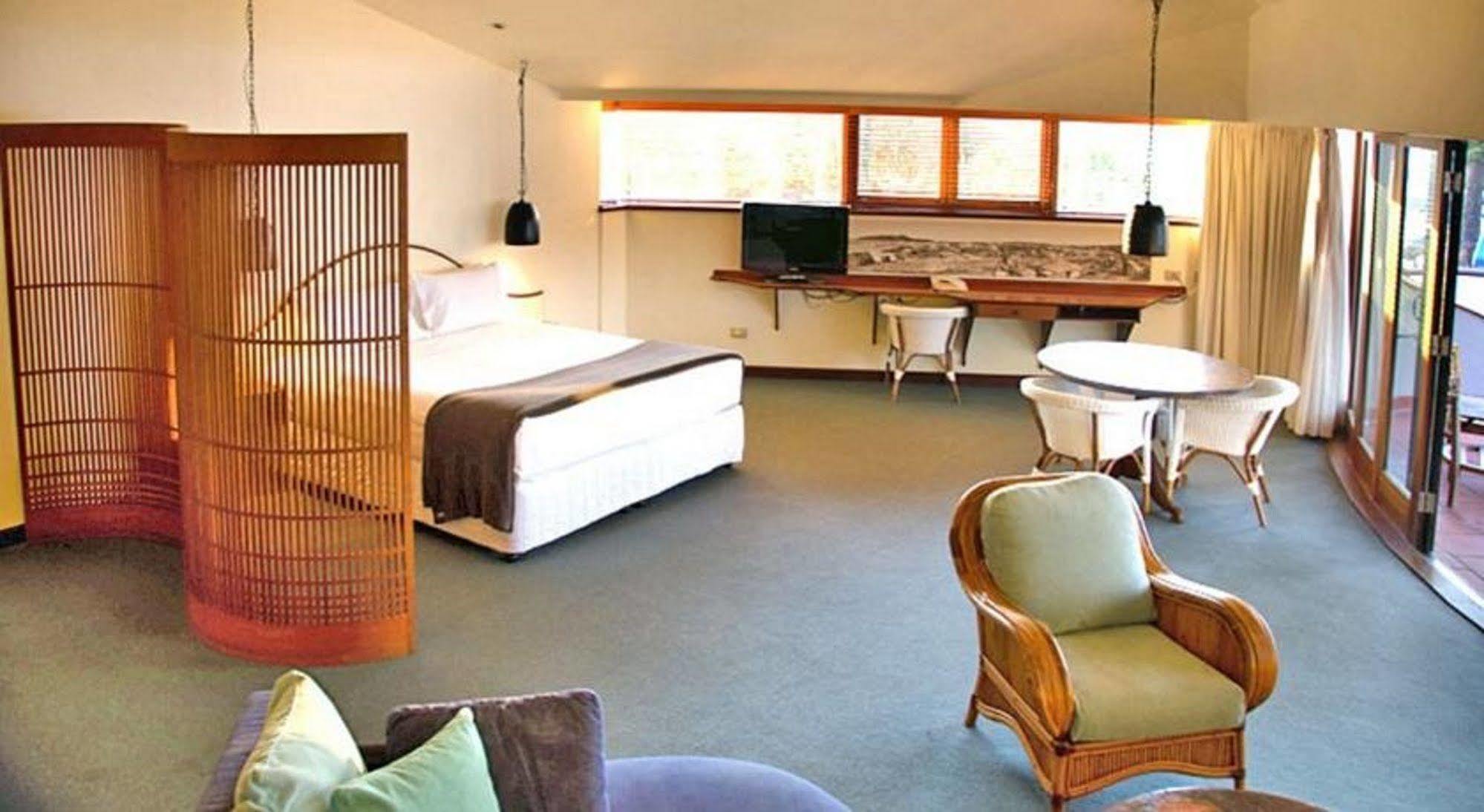 Beach Hotel Resort Байрън Бей Екстериор снимка