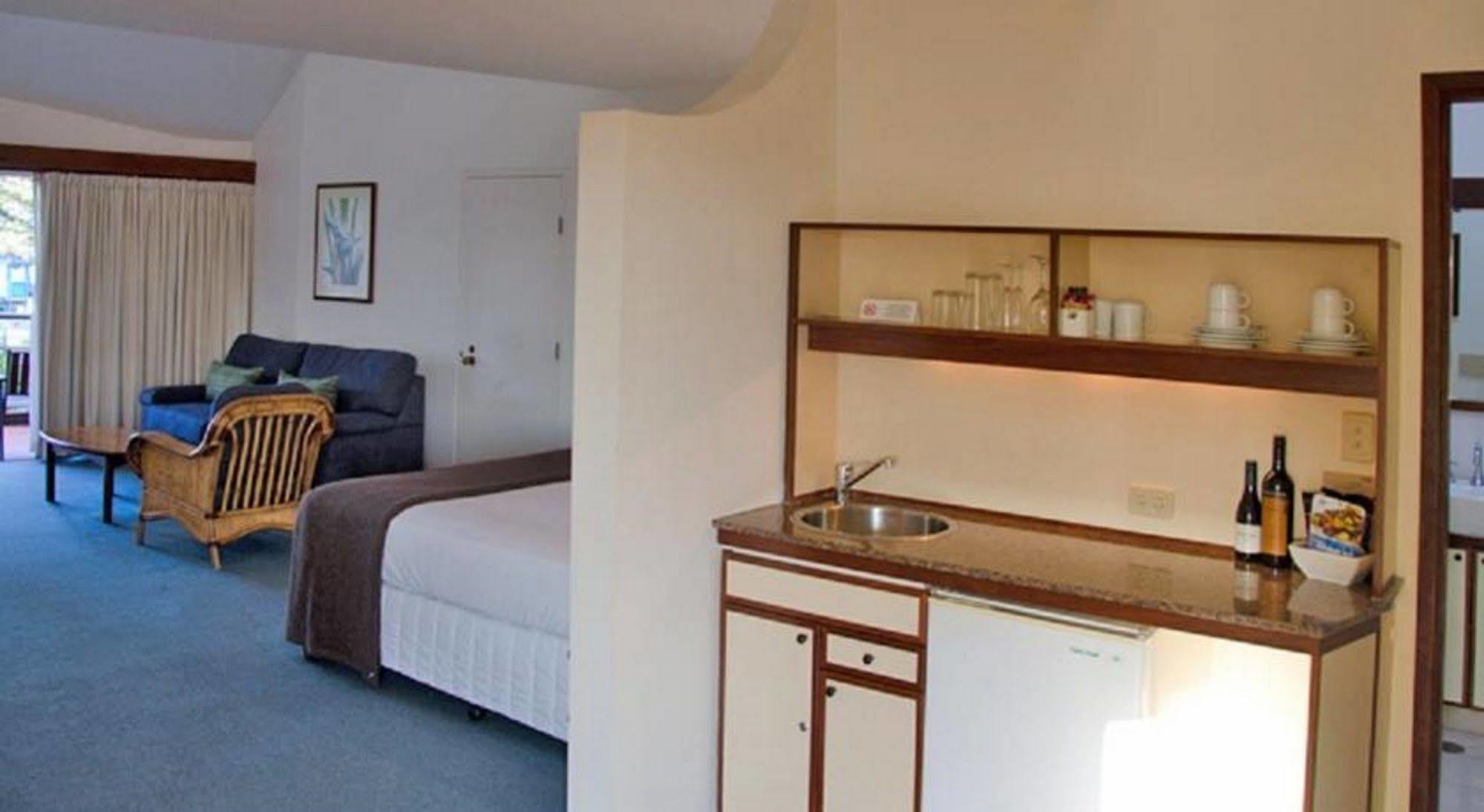 Beach Hotel Resort Байрън Бей Екстериор снимка