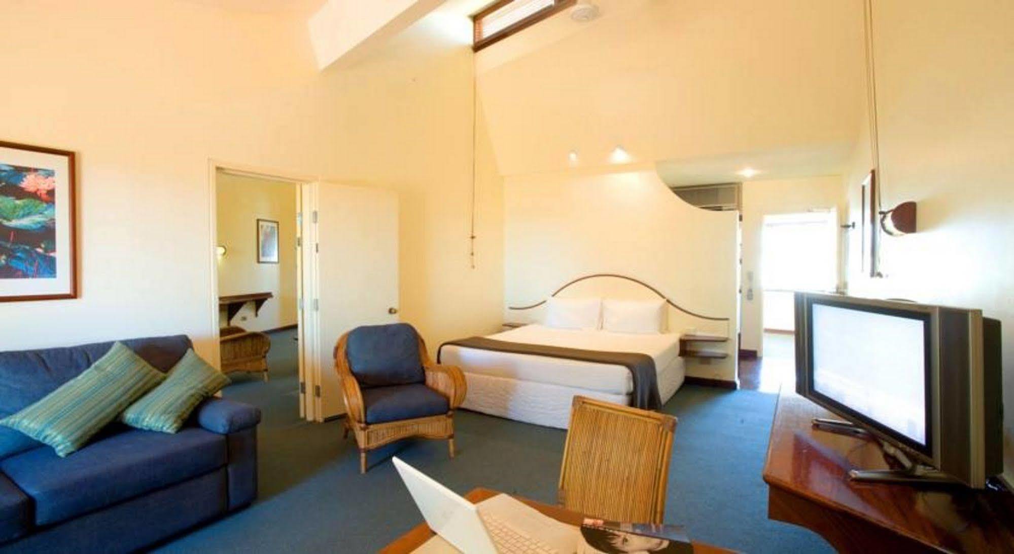 Beach Hotel Resort Байрън Бей Екстериор снимка