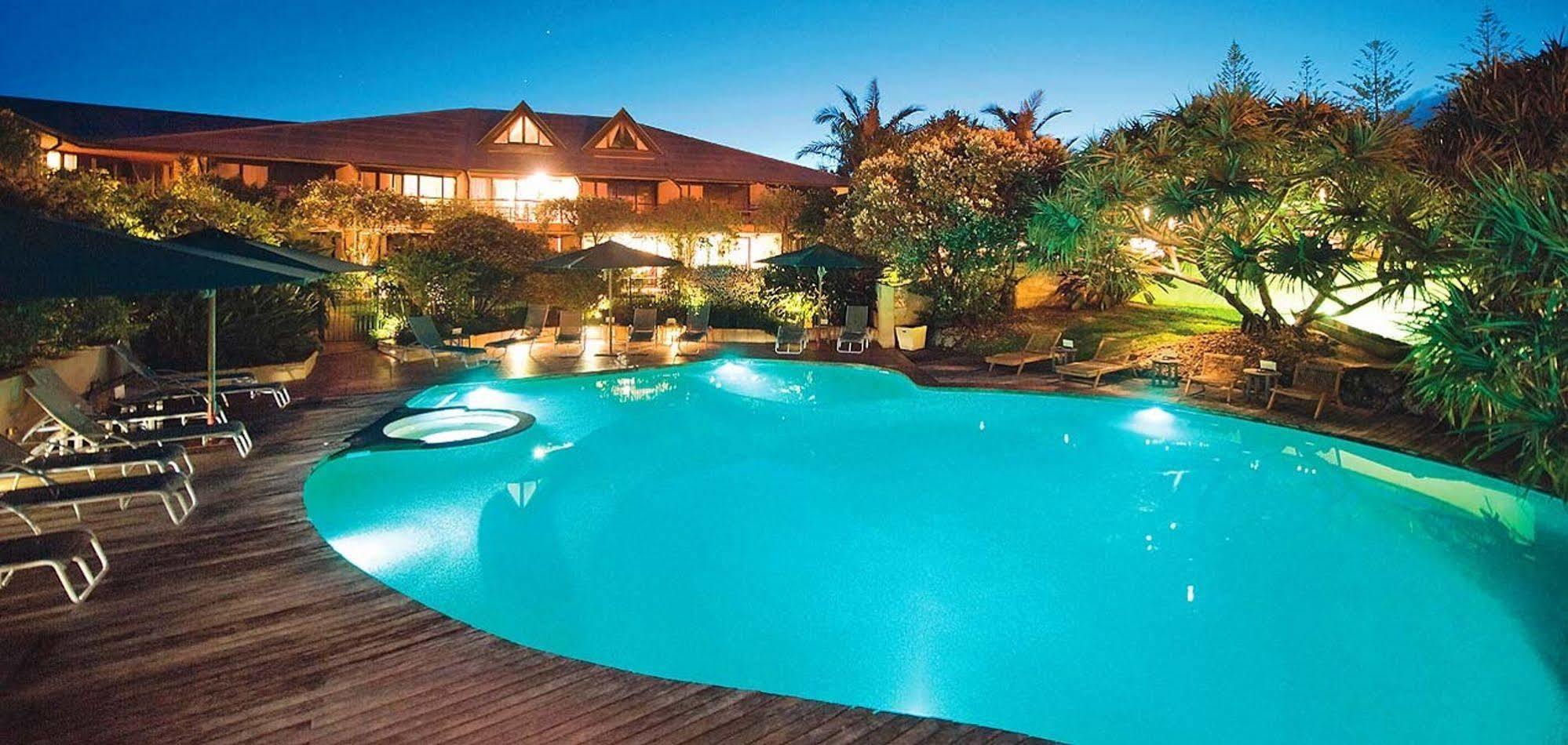 Beach Hotel Resort Байрън Бей Екстериор снимка